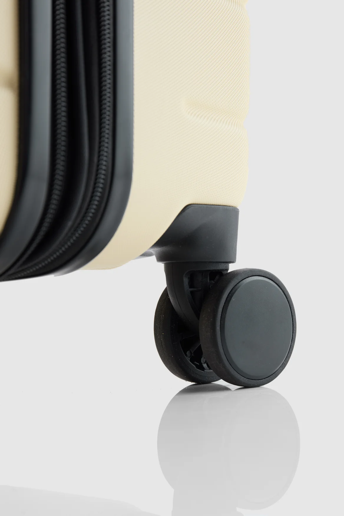 Stori Check-In 65cm Suitcase - Image 6